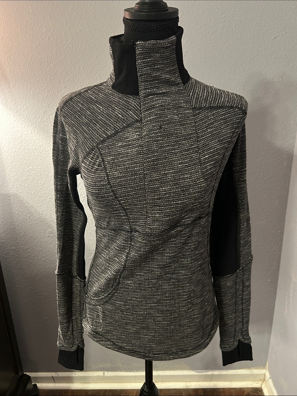 Lululemon Women 3/4 Zip Gray Black Pullover Sweater Size 6